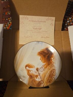 'God's Gift' Round Wall Art Plate - Cream & Gold